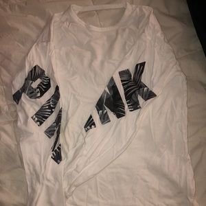 ❌❌SOLD❌❌ NWOT Victoria’s Secret PINK boyfriend tee